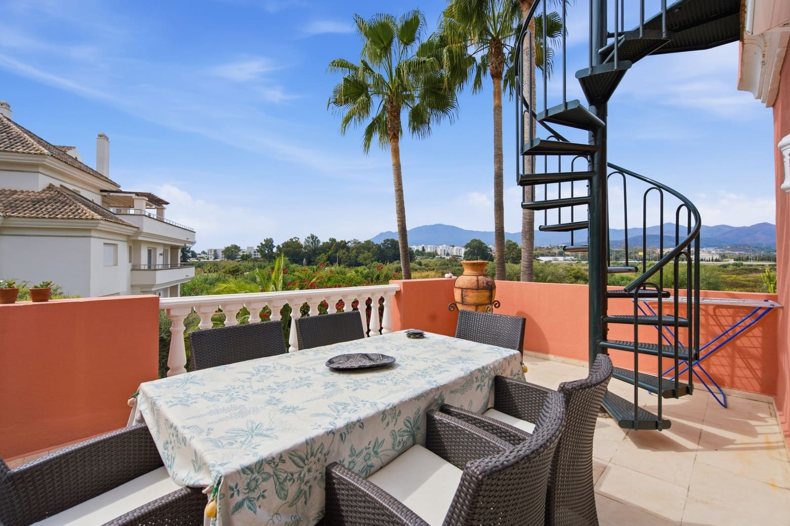 2 quarto Penthouse para venda em Estepona com piscina garagem - 875 000 € (Ref: 10139379)