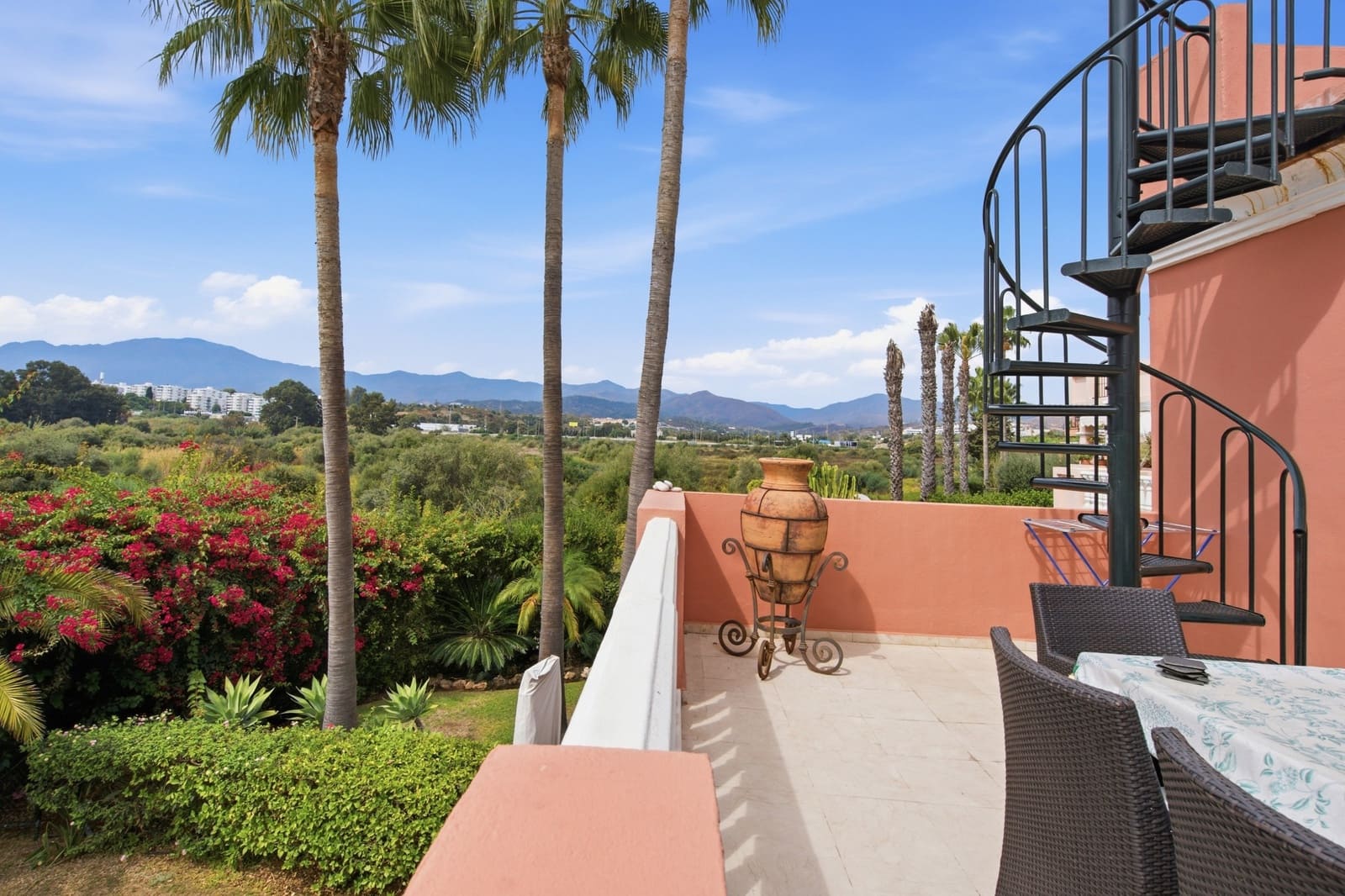 2 quarto Penthouse para venda em Estepona com piscina garagem - 875 000 € (Ref: 10139379)