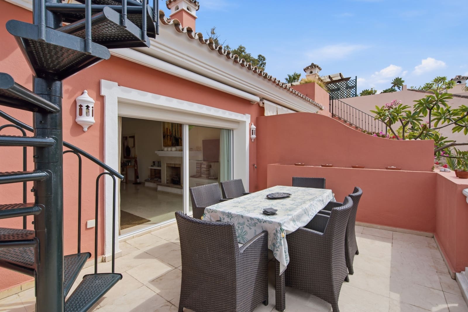 2 quarto Penthouse para venda em Estepona com piscina garagem - 875 000 € (Ref: 10139379)