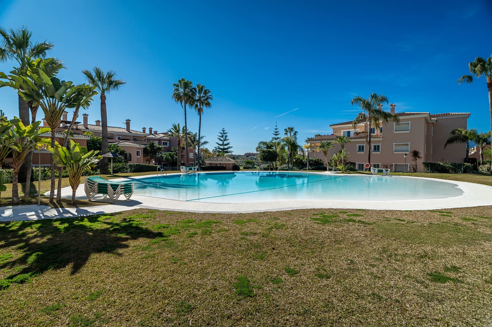 2 quarto Penthouse para venda em Estepona com piscina garagem - 875 000 € (Ref: 10139379)