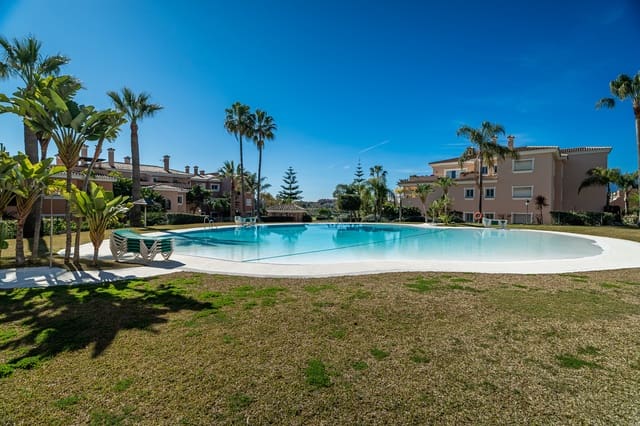 2 quarto Penthouse para venda em Estepona com piscina garagem - 875 000 € (Ref: 10139379)