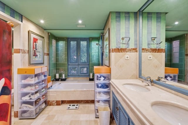 3 slaapkamer Penthouse te koop in Resinera-Voladilla, Estepona met zwembad garage - € 3.650.000 (Ref: 10142354)