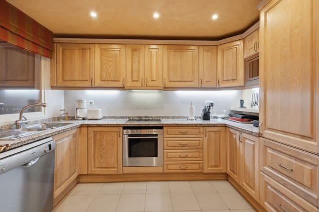 3 slaapkamer Penthouse te koop in Resinera-Voladilla, Estepona met zwembad garage - € 3.650.000 (Ref: 10142354)