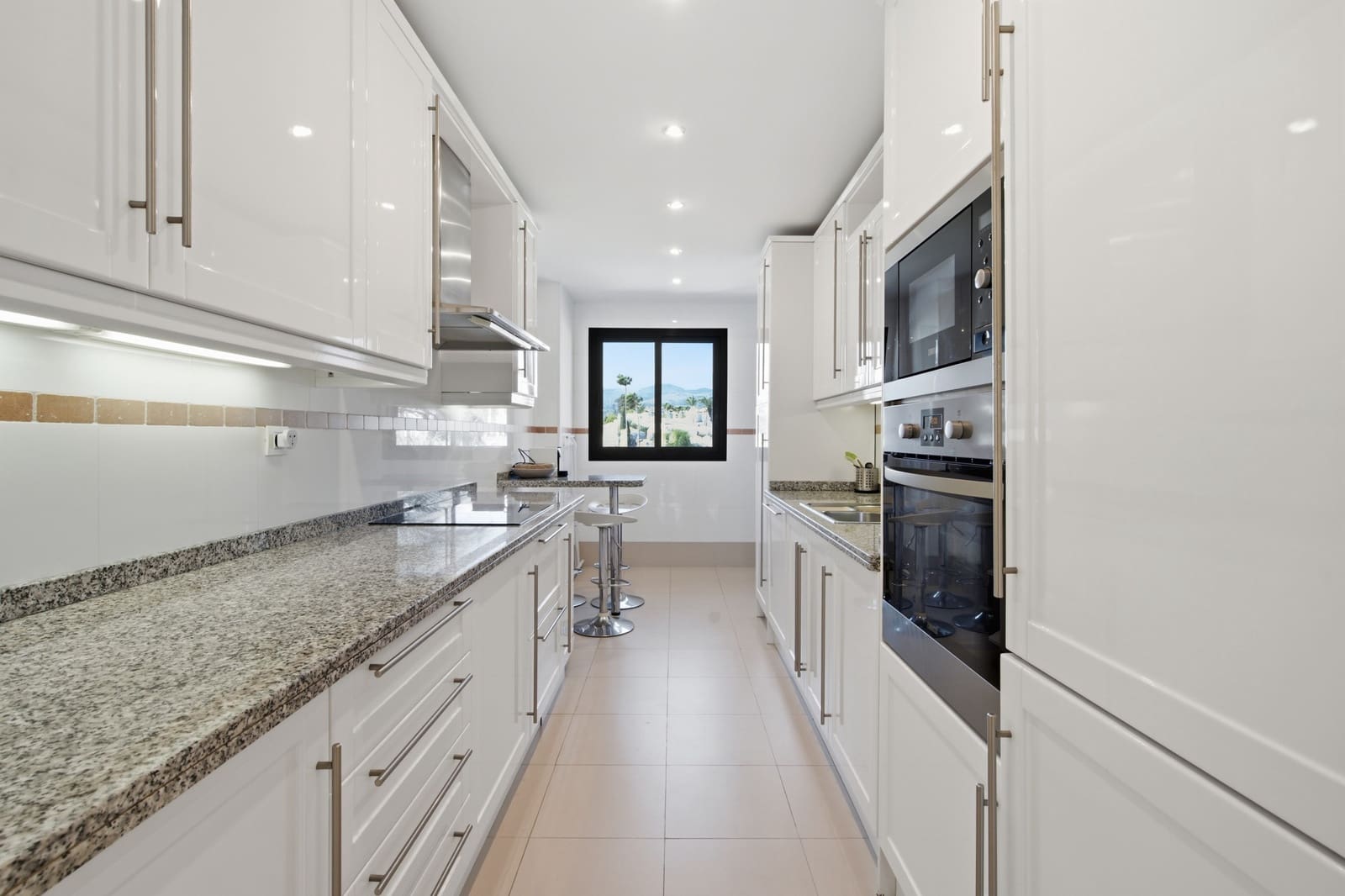 2 sypialnia Apartament na sprzedaż w New Golden Mile z basenem garażem - 550 000 € (Ref: 10164798)