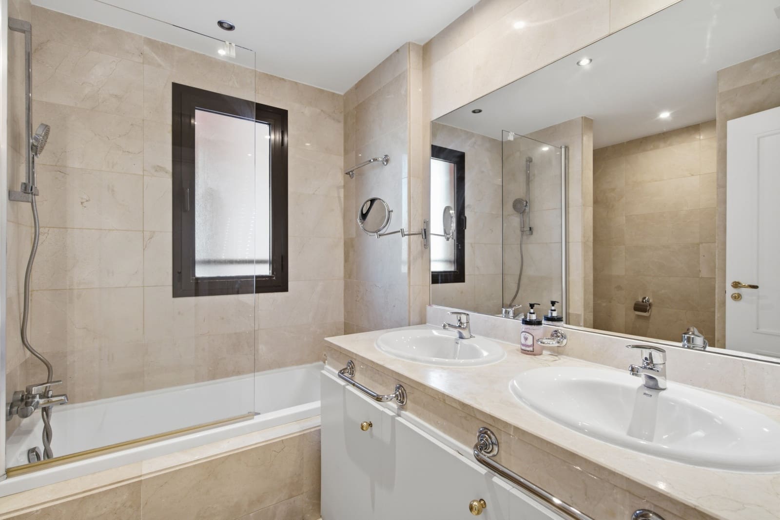 2 sypialnia Apartament na sprzedaż w New Golden Mile z basenem garażem - 550 000 € (Ref: 10164798)