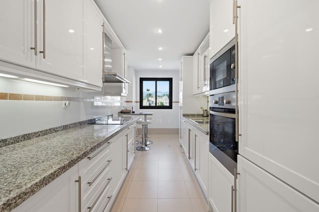 2 soverom Leilighet til salgs i Guadalmansa, Estepona med svømmebasseng garasje - € 550 000 (Ref: 10164798)