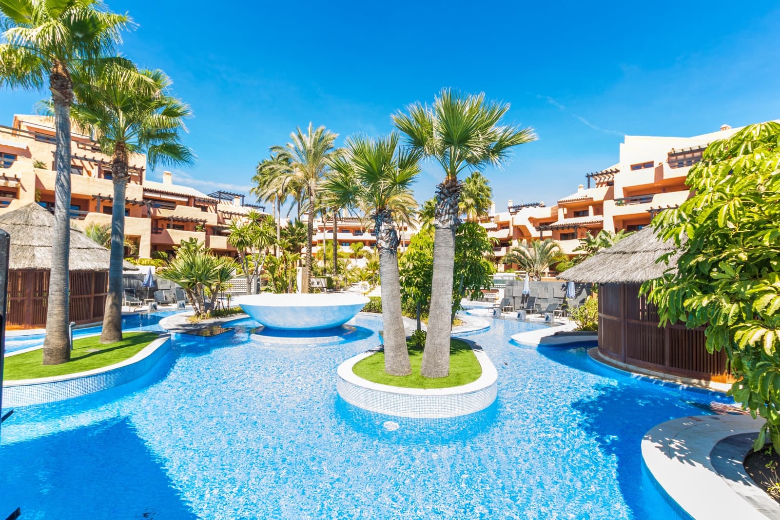 4 soverom Leilighet til salgs i Estepona med svømmebasseng garasje - € 2 050 000 (Ref: 8354600)