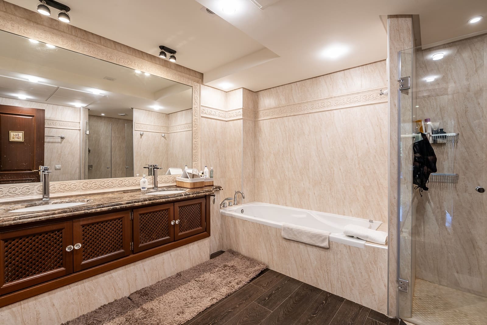 4 soverom Leilighet til salgs i Estepona med svømmebasseng garasje - € 2 050 000 (Ref: 8354600)