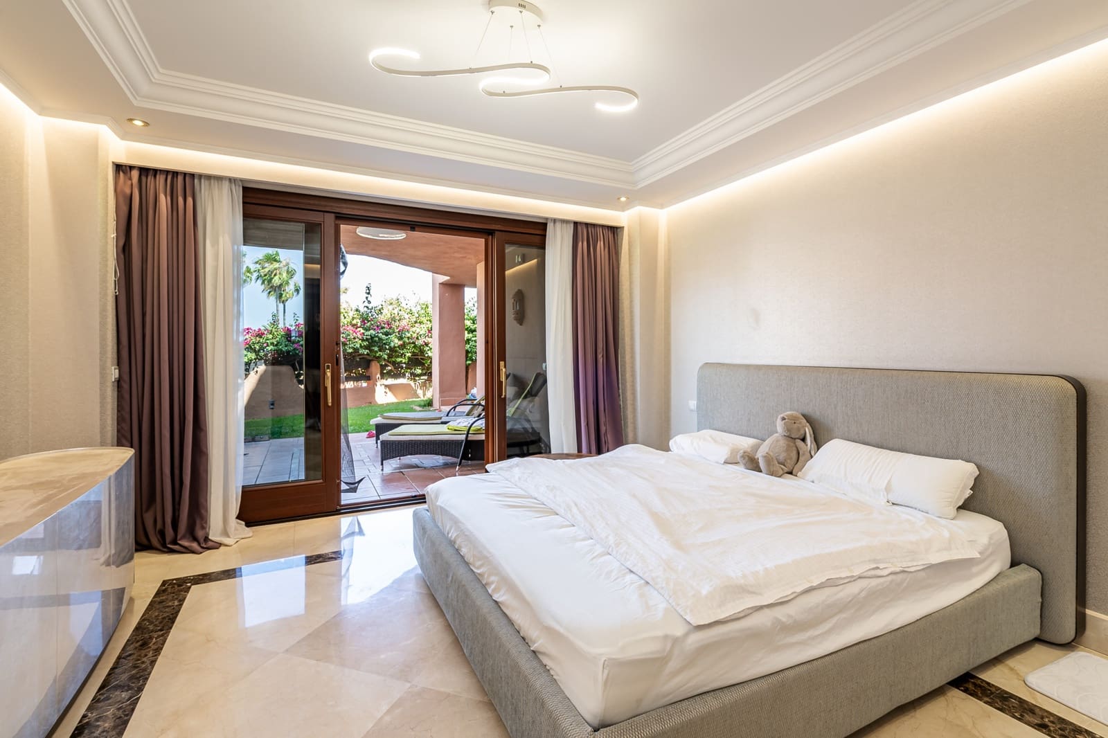 4 soverom Leilighet til salgs i Estepona med svømmebasseng garasje - € 2 050 000 (Ref: 8354600)