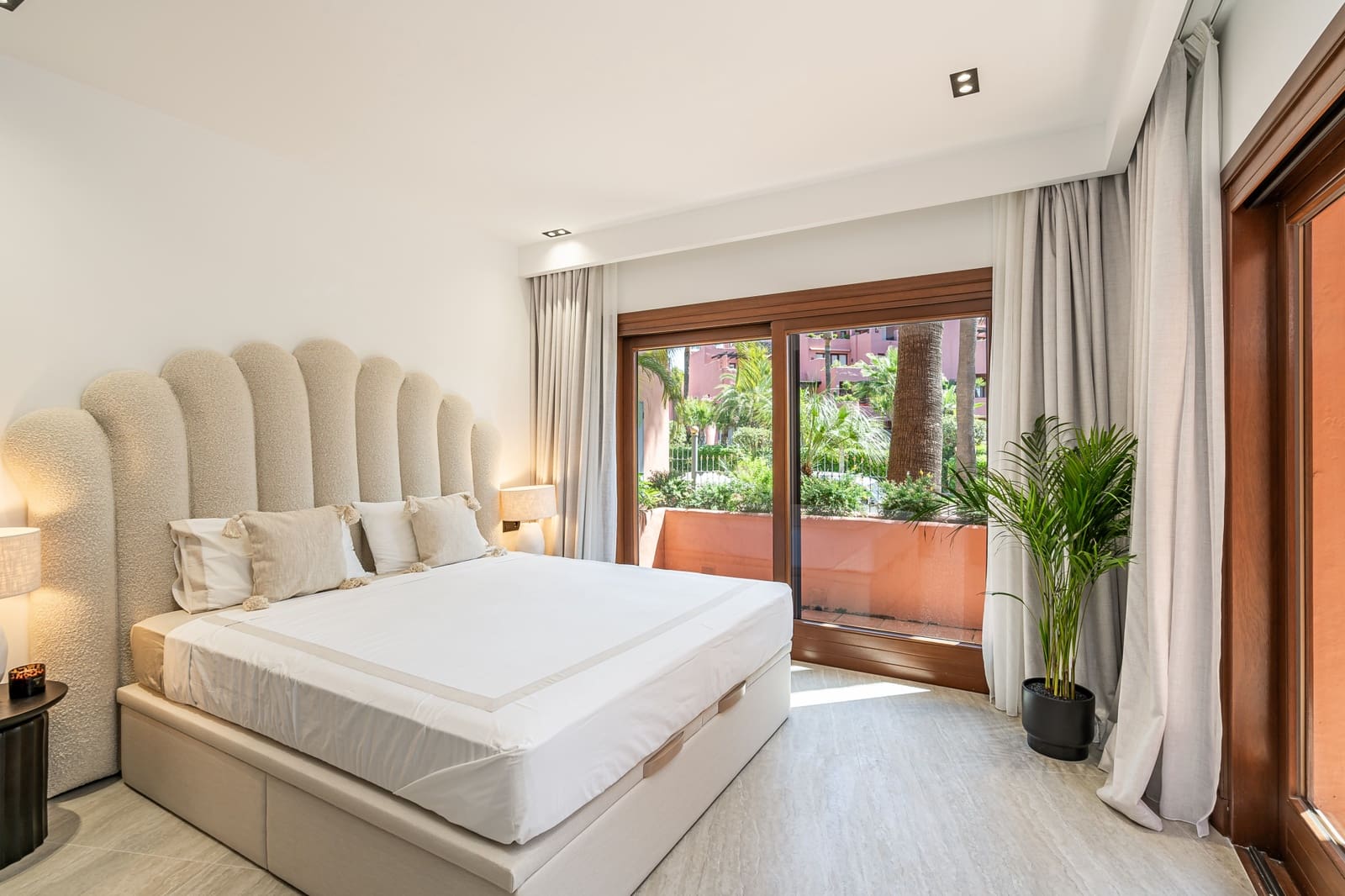 3 bedroom Apartment for sale in Guadalmansa with pool garage - € 1,525,000 (Ref: 8354602)