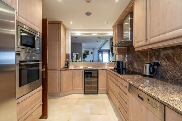 6 chambre Appartement à vendre à Resinera-Voladilla, Estepona avec piscine garage - 6 900 000 € (Ref: 8354621)