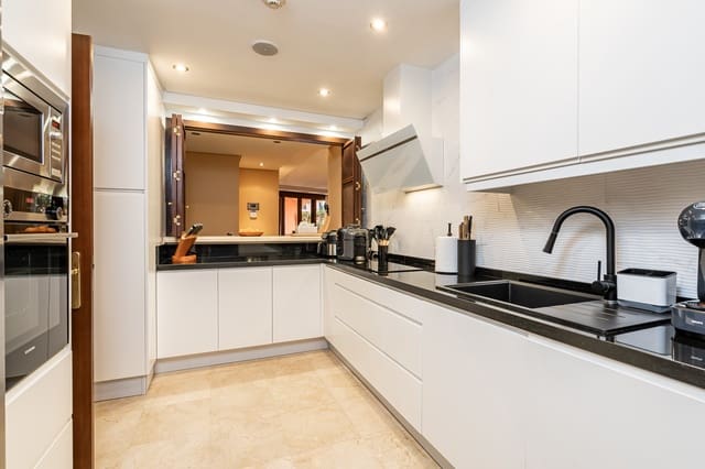 3 makuuhuone Huoneisto myytävänä paikassa Resinera-Voladilla, Estepona mukana uima-altaan 
autotalli - 1 495 000 € (Ref: 8354622)