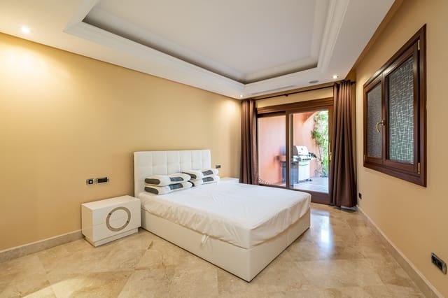 3 makuuhuone Huoneisto myytävänä paikassa Resinera-Voladilla, Estepona mukana uima-altaan 
autotalli - 1 495 000 € (Ref: 8354622)