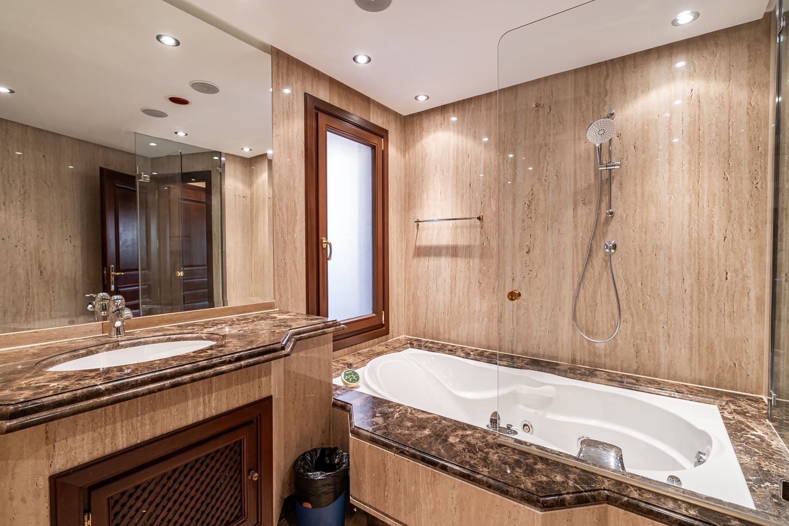 3 makuuhuone Huoneisto myytävänä paikassa Guadalmansa mukana uima-altaan 
autotalli - 1 495 000 € (Ref: 8354622)