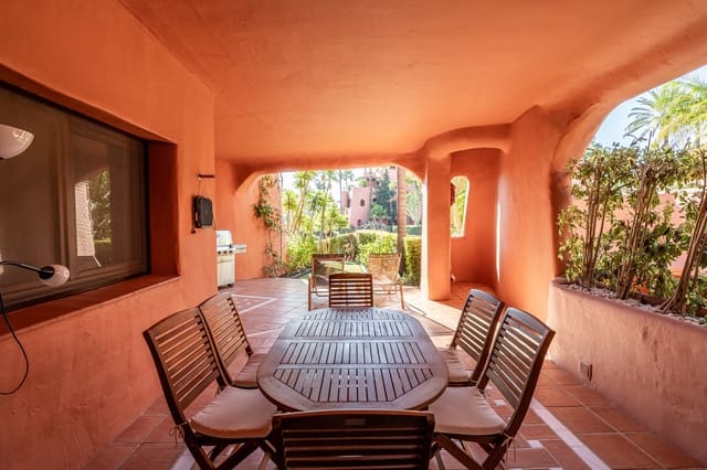 3 makuuhuone Huoneisto myytävänä paikassa Resinera-Voladilla, Estepona mukana uima-altaan 
autotalli - 1 495 000 € (Ref: 8354622)