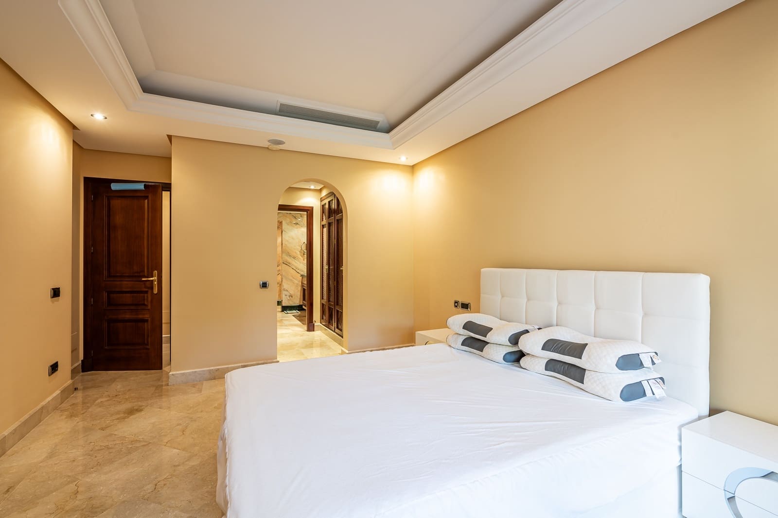 3 bedroom Apartment for sale in Guadalmansa with pool garage - € 1,495,000 (Ref: 8354622)