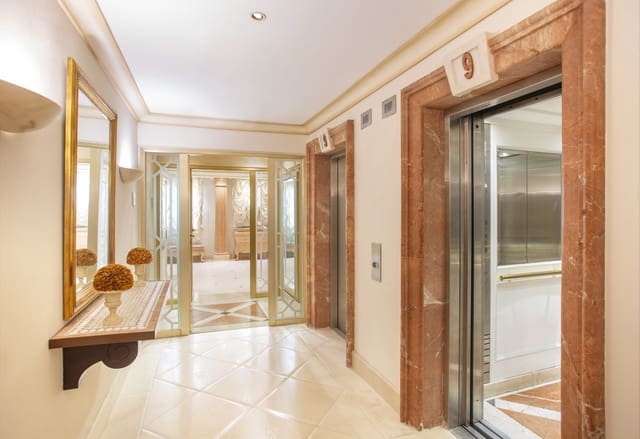 6 quarto Penthouse para venda em Estepona com piscina garagem - 5 990 000 € (Ref: 8354630)
