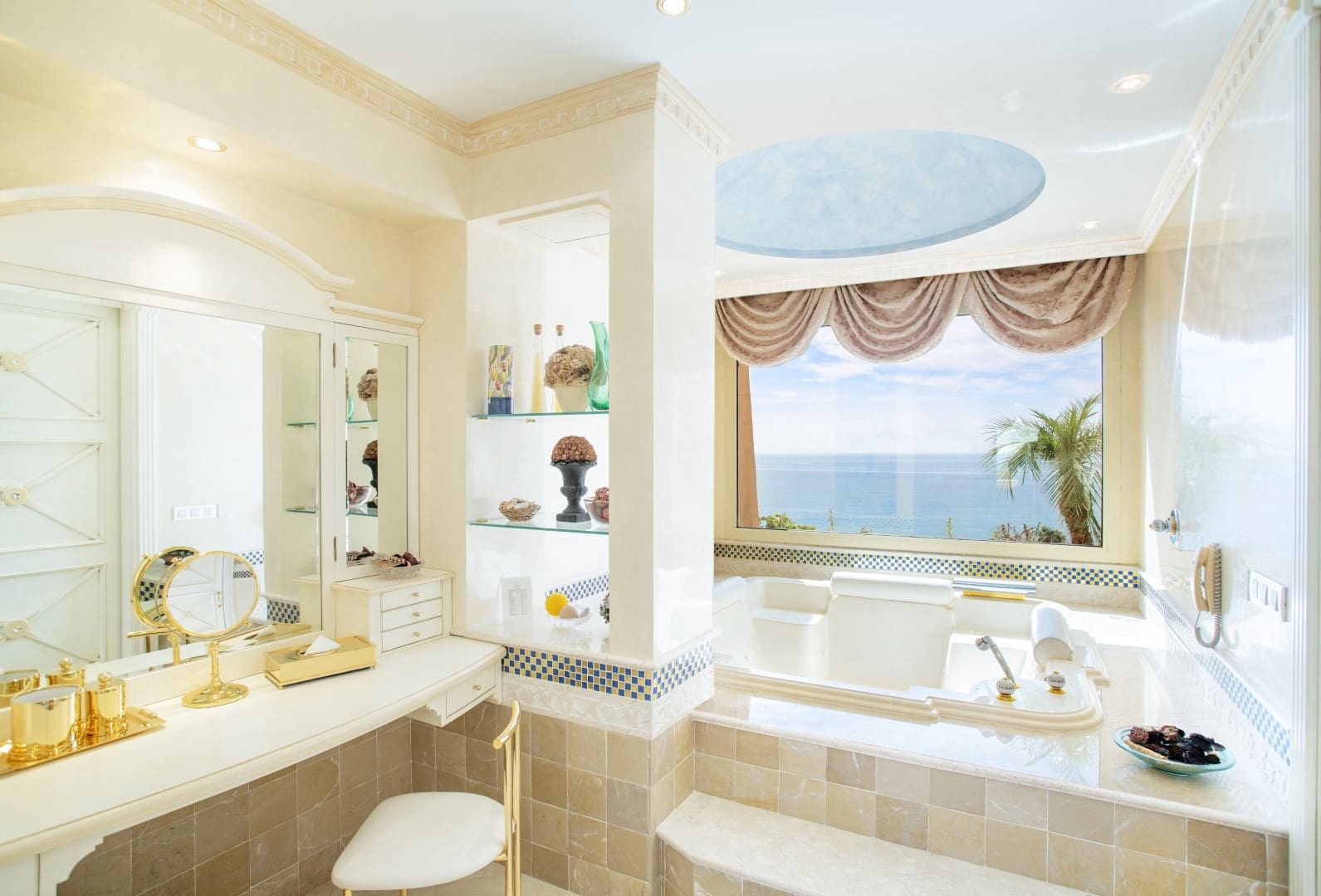6 bedroom Penthouse for sale in Estepona with pool garage - € 5,990,000 (Ref: 8354630)