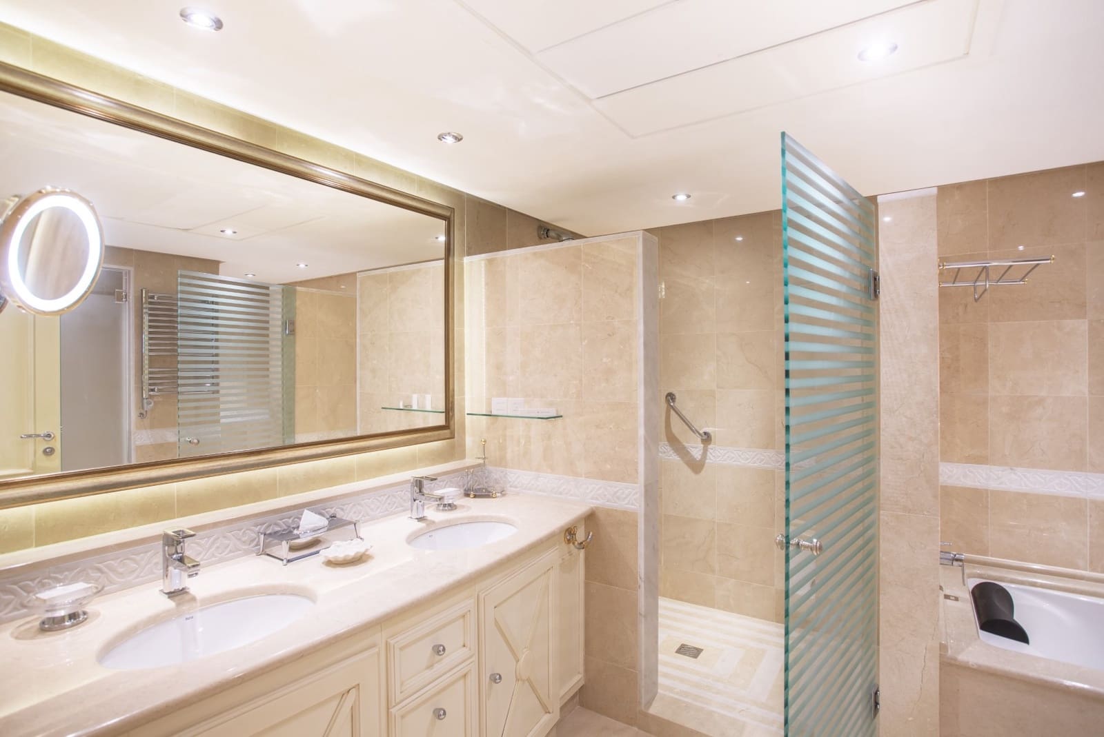 6 bedroom Penthouse for sale in Estepona with pool garage - € 5,990,000 (Ref: 8354630)