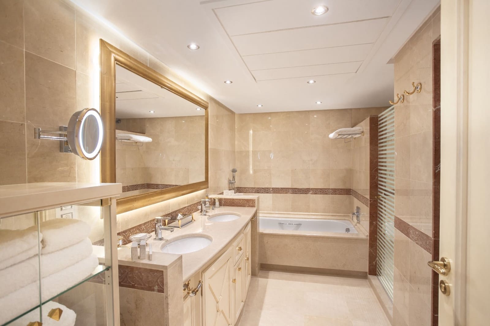 6 bedroom Penthouse for sale in Estepona with pool garage - € 5,990,000 (Ref: 8354630)
