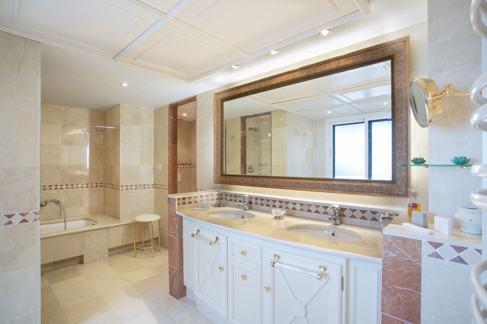 6 bedroom Penthouse for sale in Estepona with pool garage - € 5,990,000 (Ref: 8354630)