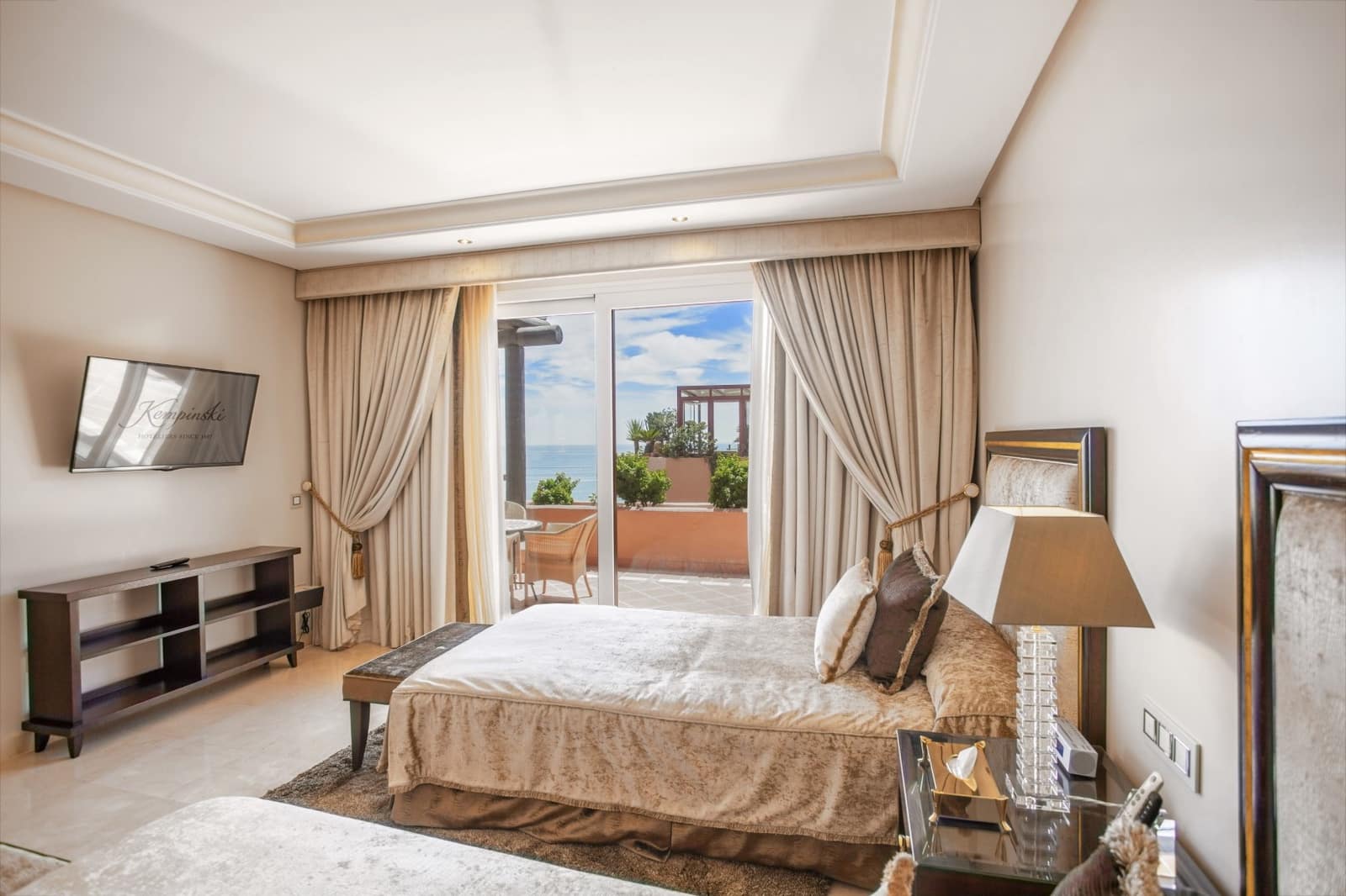 6 bedroom Penthouse for sale in Estepona with pool garage - € 5,990,000 (Ref: 8354630)