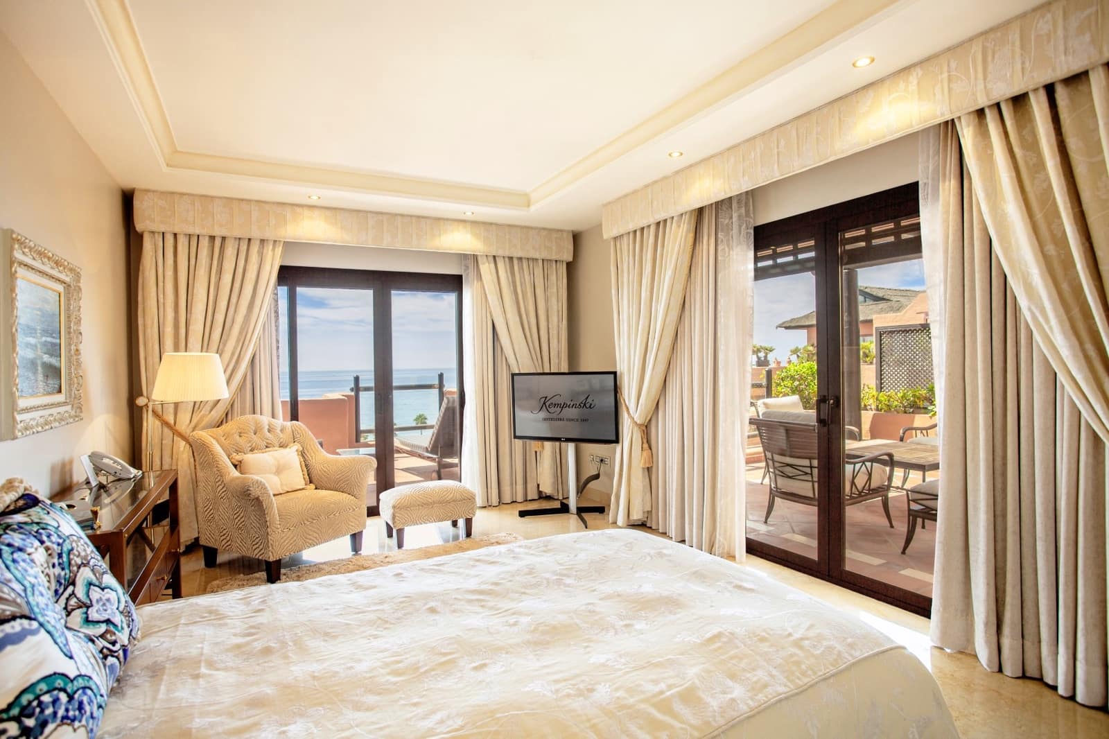 6 bedroom Penthouse for sale in Estepona with pool garage - € 5,990,000 (Ref: 8354630)