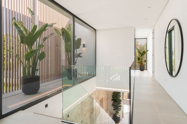 6 bedroom Villa for sale in San Pedro de Alcantara, Marbella with pool garage - € 3,795,000 (Ref: 8356702)