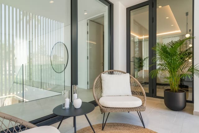 6 bedroom Villa for sale in San Pedro de Alcantara, Marbella with pool garage - € 3,795,000 (Ref: 8356702)