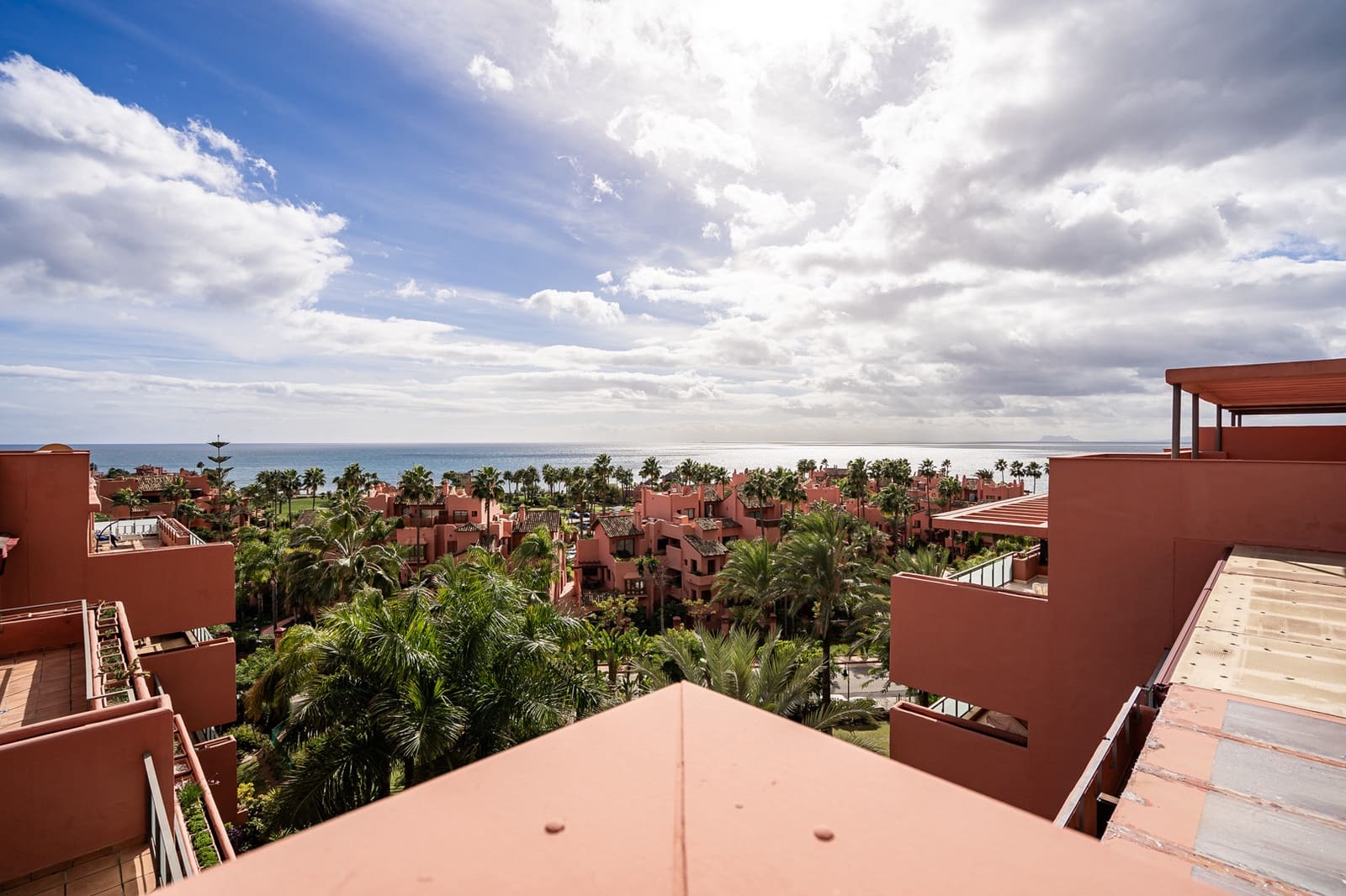 3 soverom Penthouse til salgs i Guadalmansa med svømmebasseng garasje - € 950 000 (Ref: 8356705)