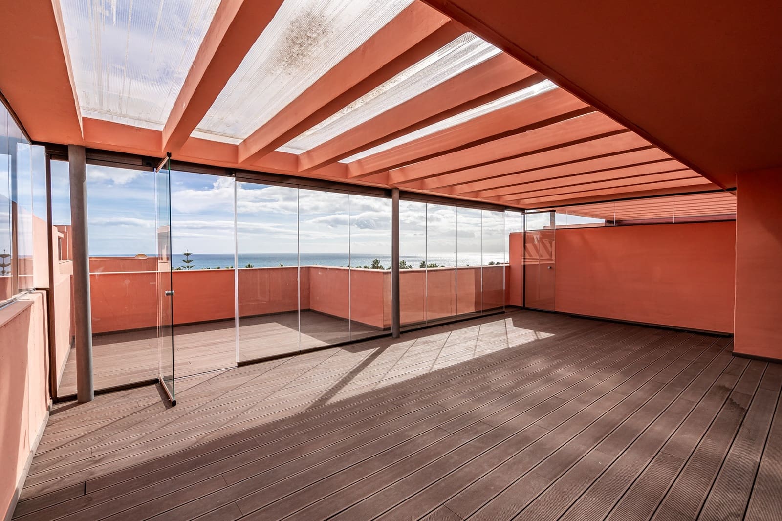 3 soverom Penthouse til salgs i Guadalmansa med svømmebasseng garasje - € 950 000 (Ref: 8356705)