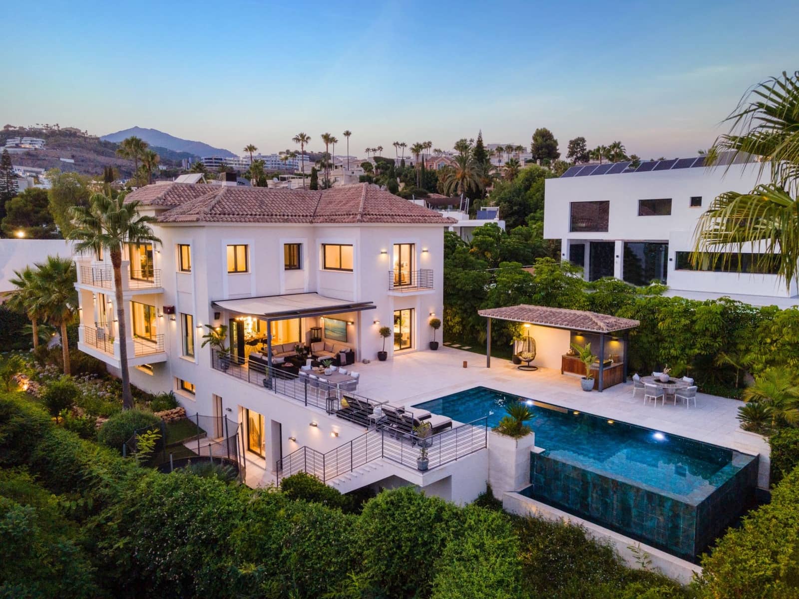 6 bedroom Villa for sale in Benahavis with pool garage - € 4,850,000 (Ref: 8356714)