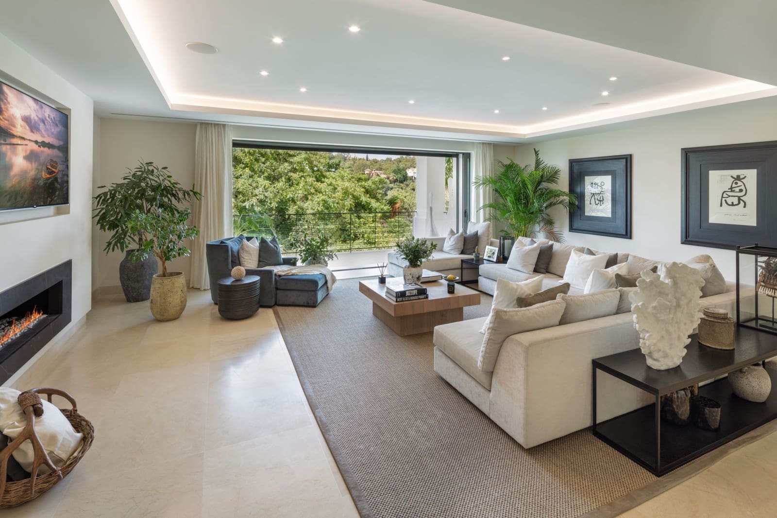 6 bedroom Villa for sale in Benahavis with pool garage - € 4,850,000 (Ref: 8356714)