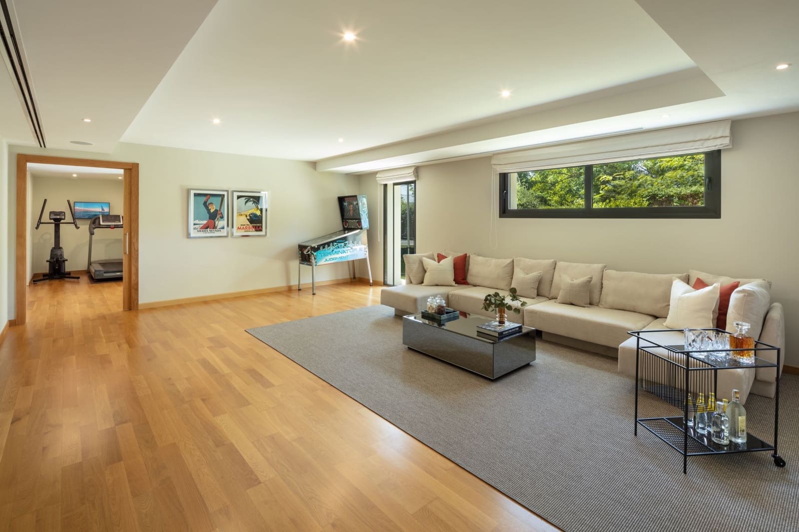 6 bedroom Villa for sale in Benahavis with pool garage - € 4,850,000 (Ref: 8356714)