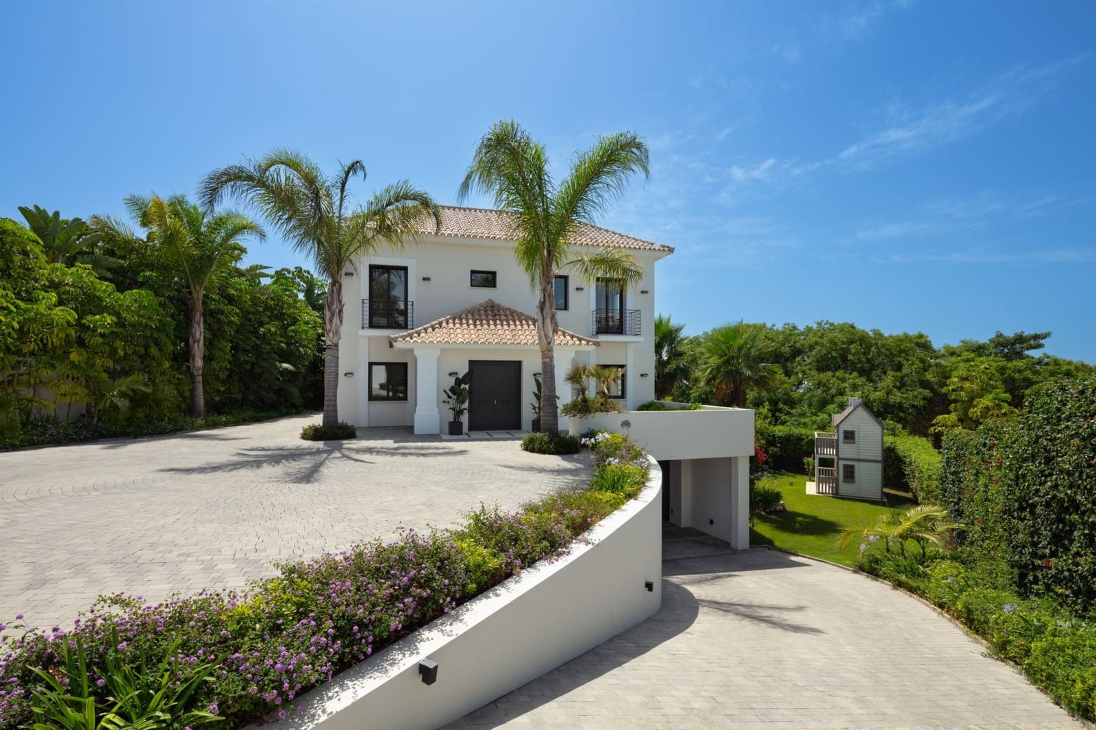 6 bedroom Villa for sale in Benahavis with pool garage - € 4,850,000 (Ref: 8356714)