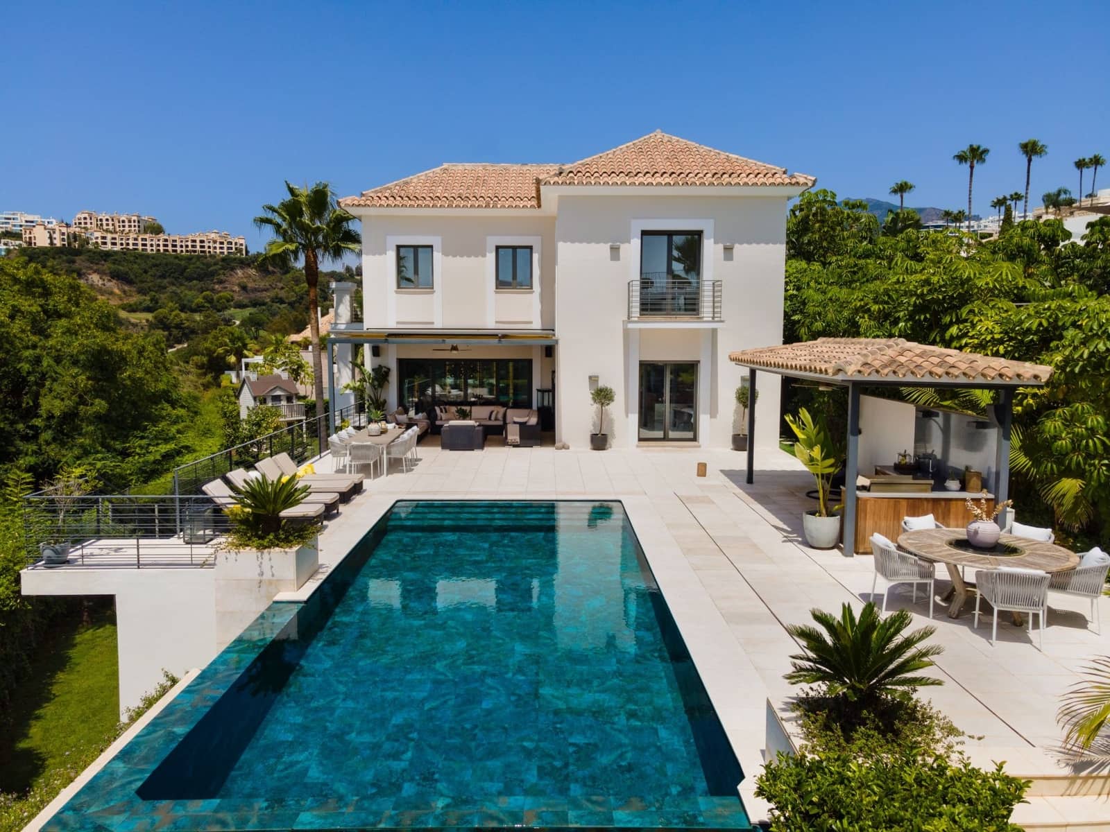 6 bedroom Villa for sale in Benahavis with pool garage - € 4,850,000 (Ref: 8356714)