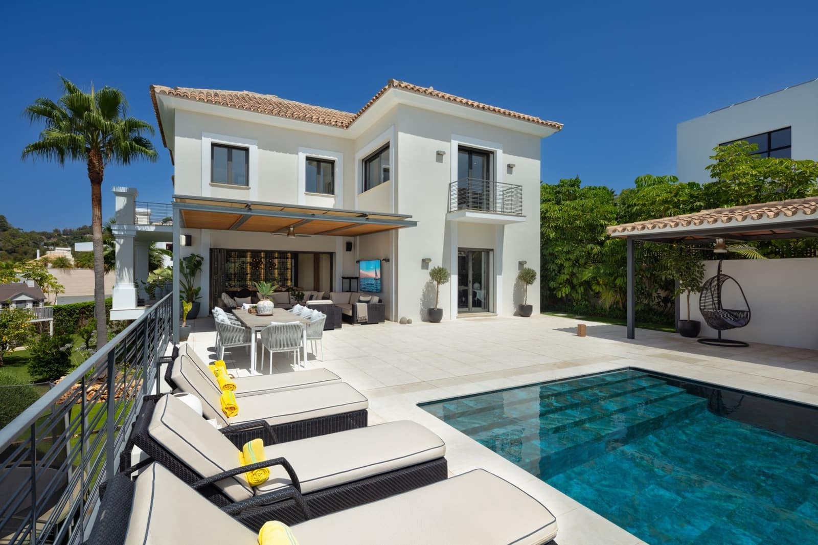 6 bedroom Villa for sale in Benahavis with pool garage - € 4,850,000 (Ref: 8356714)