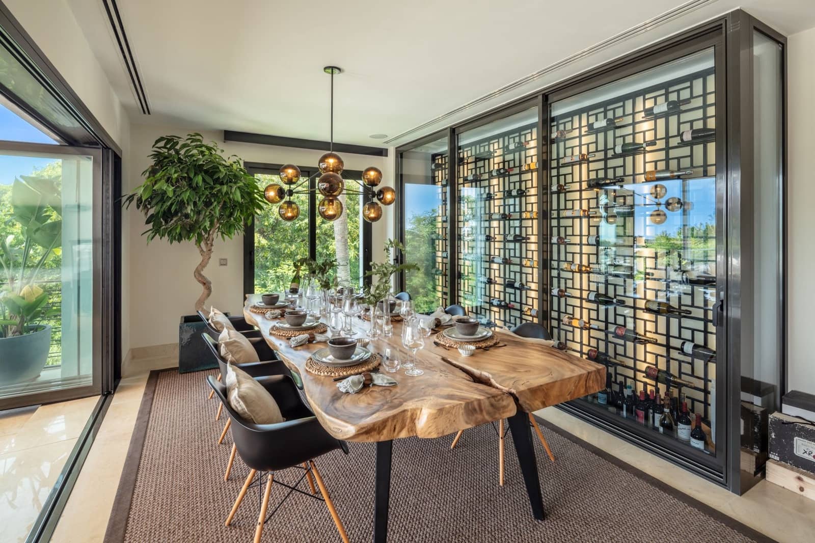 6 bedroom Villa for sale in Benahavis with pool garage - € 4,850,000 (Ref: 8356714)