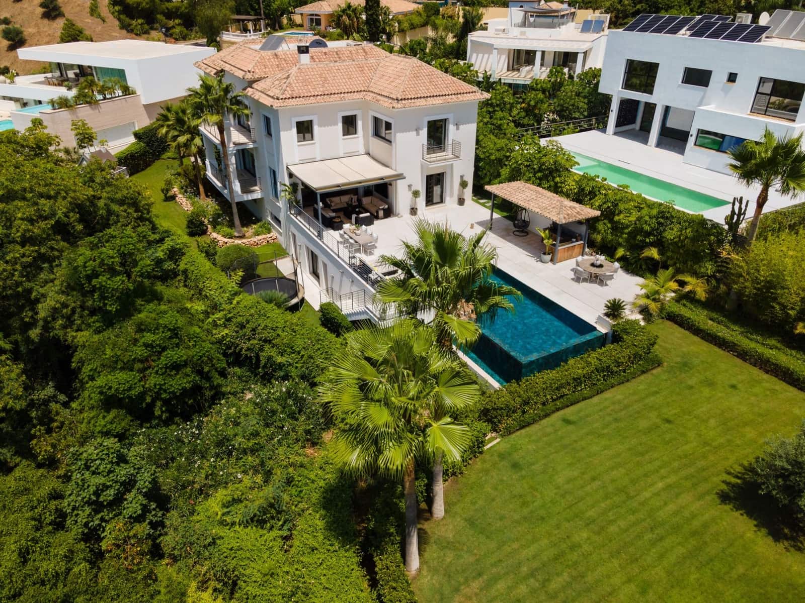 6 bedroom Villa for sale in Benahavis with pool garage - € 4,850,000 (Ref: 8356714)