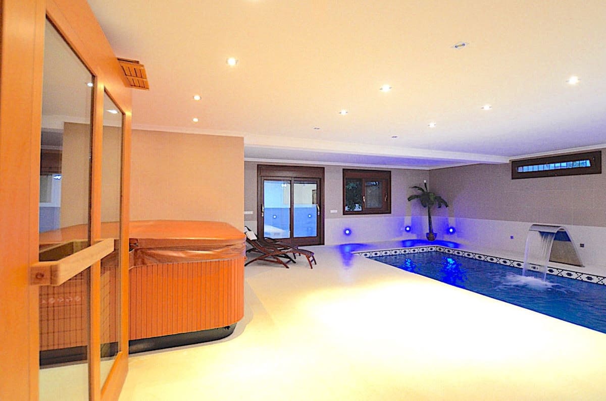 5 soveværelse Semi-Rækkehus til salg i Los Flamingos med swimmingpool garage - € 3.250.000 (Ref: 8356715)