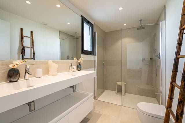 3 bedroom Penthouse for sale in El Higuerón, Fuengirola with pool garage - € 1,350,000 (Ref: 8356717)