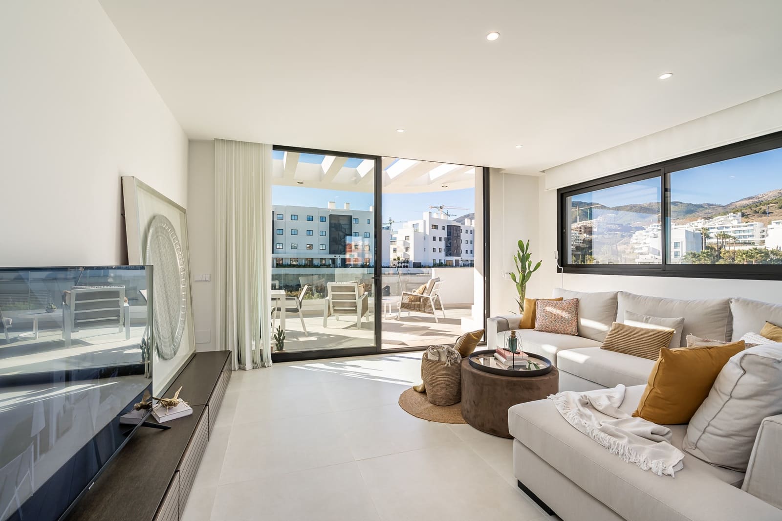 3 bedroom Penthouse for sale in Fuengirola with pool garage - € 1,350,000 (Ref: 8356717)