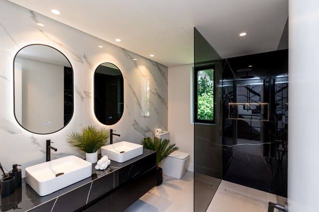 5 bedroom Villa for sale in Marbella with pool garage - € 3,350,000 (Ref: 8356724)