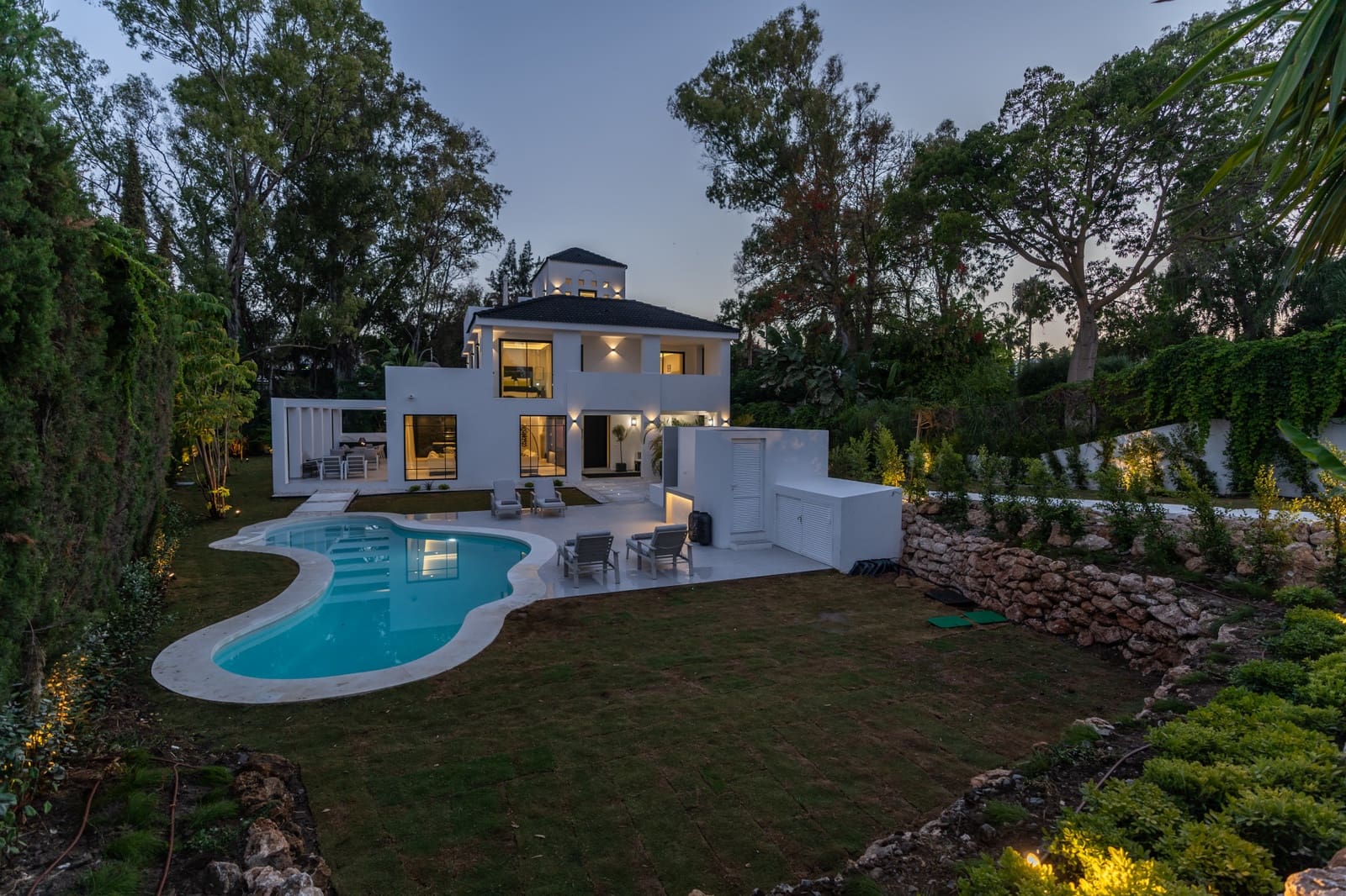 5 bedroom Villa for sale in Marbella with pool garage - € 3,350,000 (Ref: 8356724)