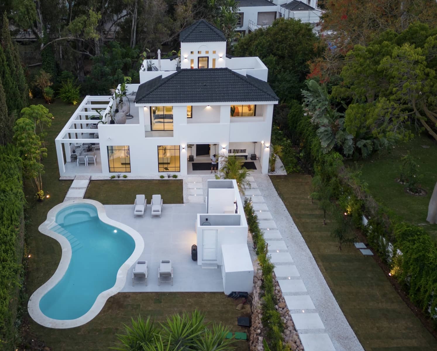 5 bedroom Villa for sale in Marbella with pool garage - € 3,350,000 (Ref: 8356724)