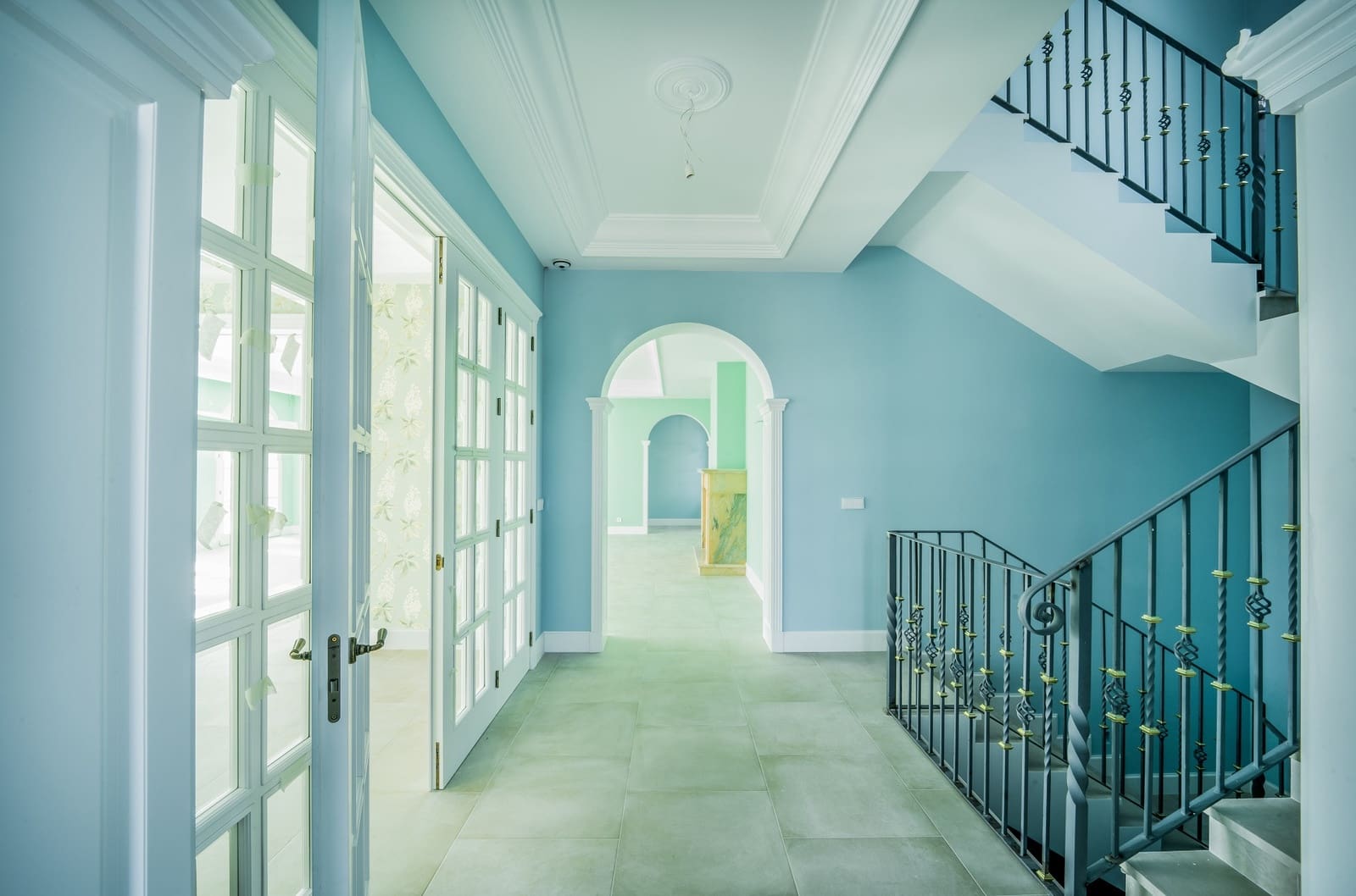 6 bedroom Villa for sale in Benahavis with pool garage - € 3,700,000 (Ref: 8356748)