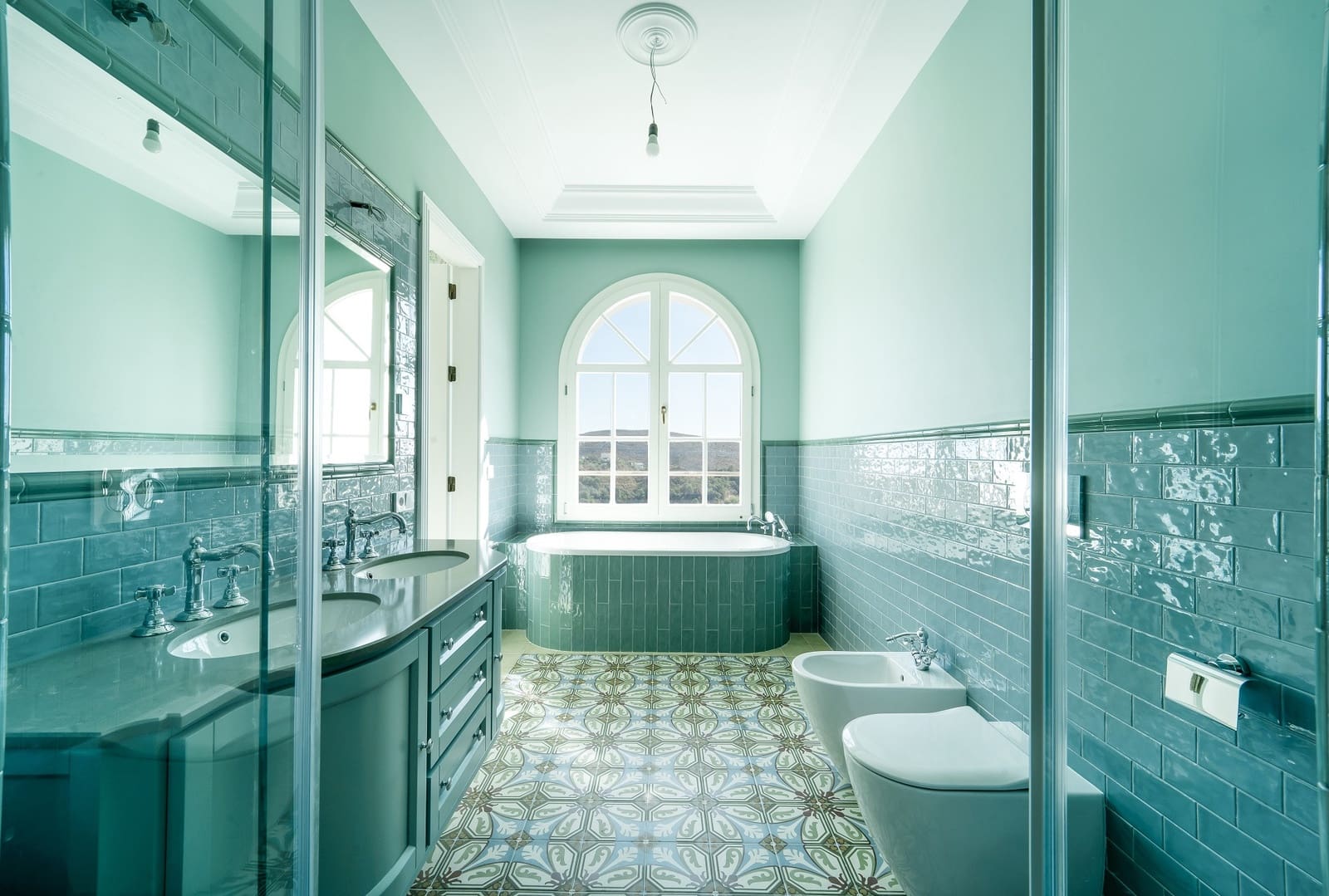 6 bedroom Villa for sale in Benahavis with pool garage - € 3,700,000 (Ref: 8356748)