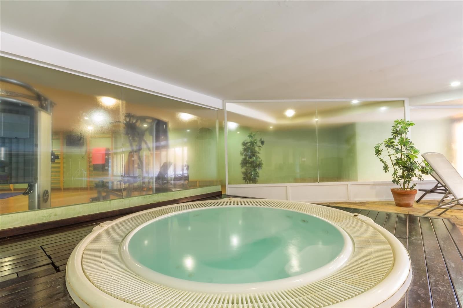 3 bedroom Apartment for sale in Estepona with pool garage - € 580,000 (Ref: 8356749)