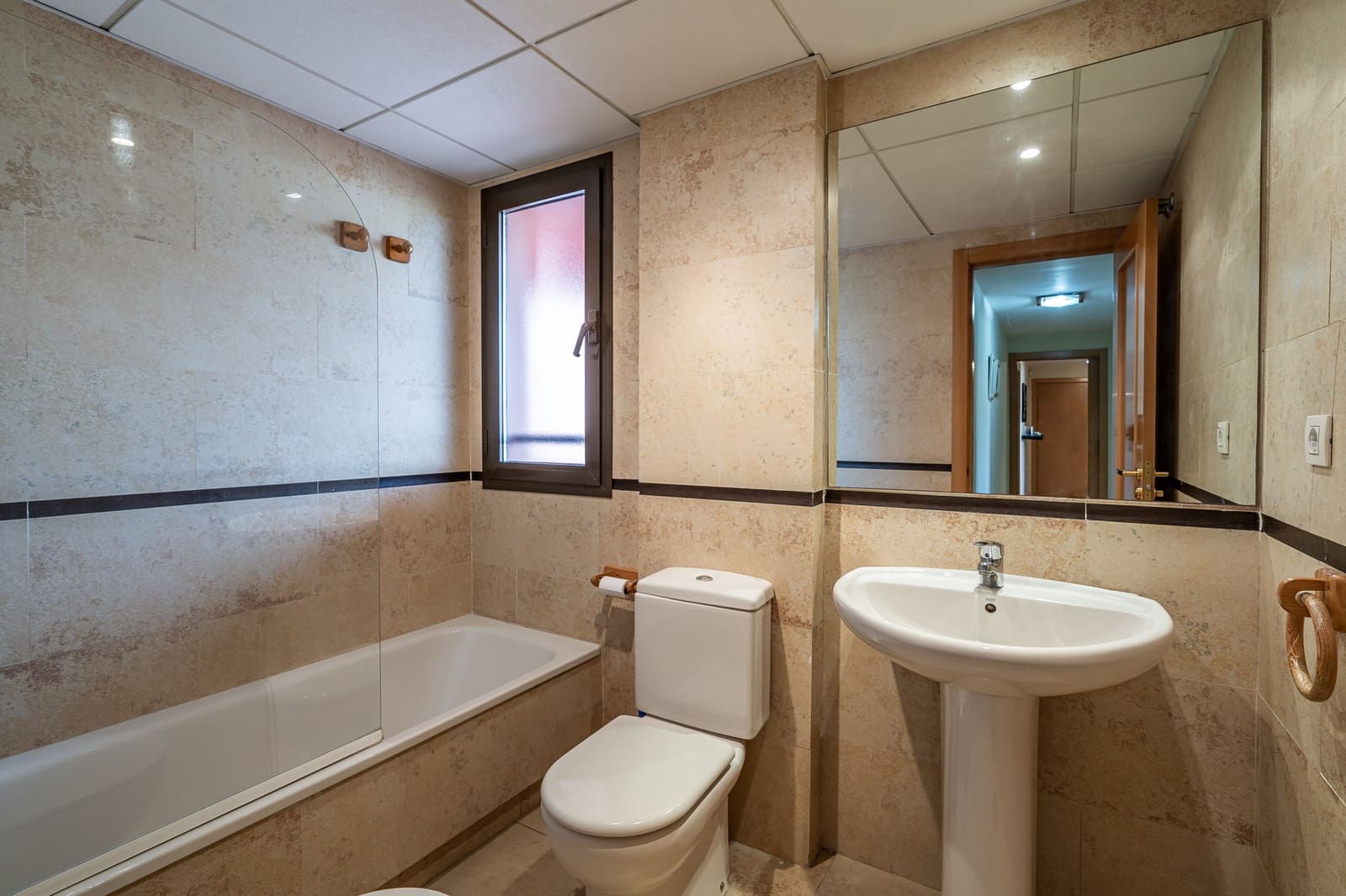 3 bedroom Apartment for sale in Estepona with pool garage - € 580,000 (Ref: 8356749)