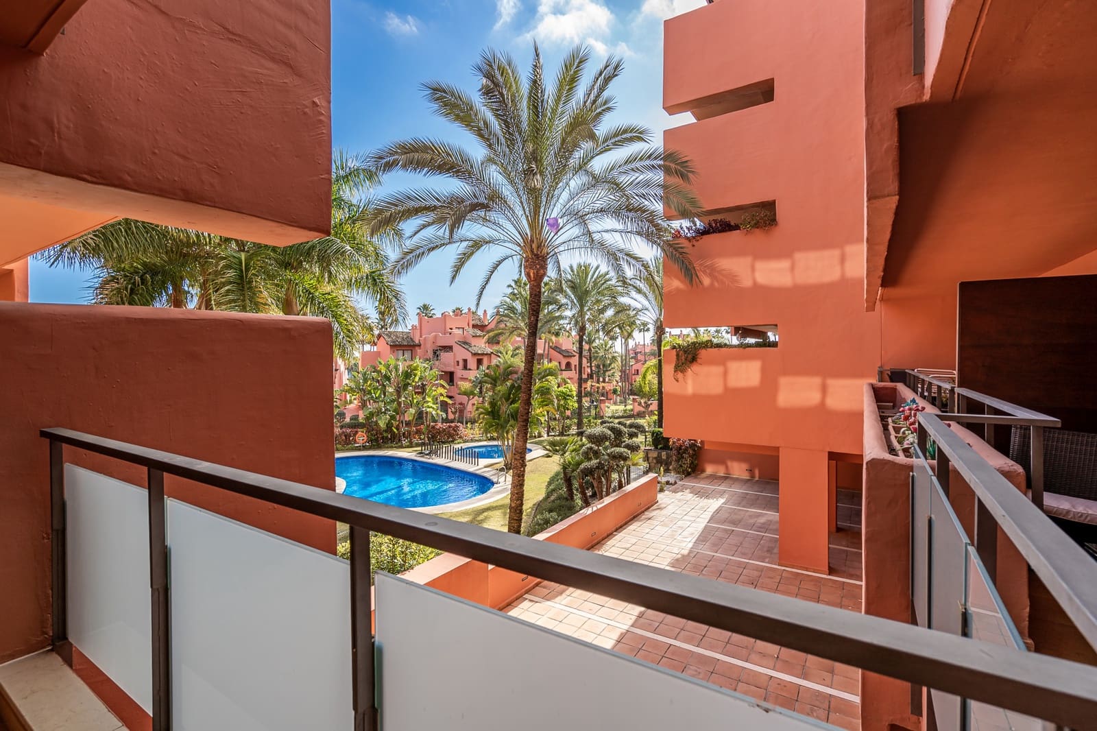 3 bedroom Apartment for sale in Estepona with pool garage - € 580,000 (Ref: 8356749)